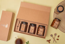 Load image into Gallery viewer, Kashmir Honey with Saffron, Almonds and Orange Peels Gift Pack
